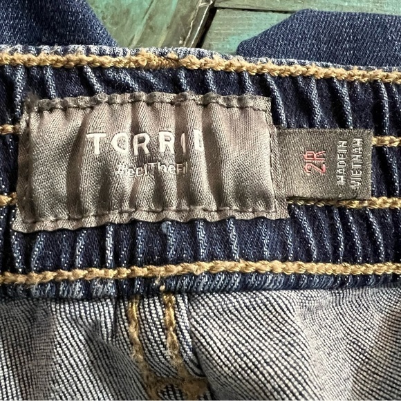 Torrid Blue Straight Leg Distressed Jeans Size 2x - Picture 2 of 11